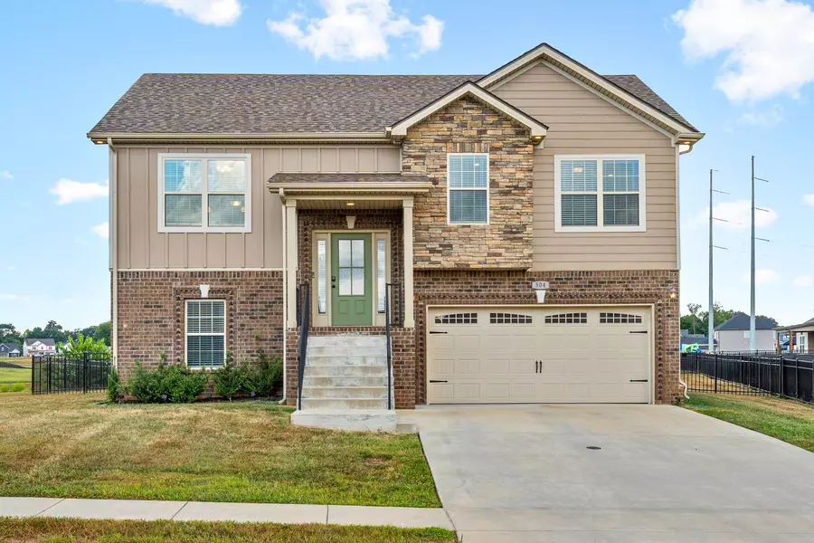 504 Castle Pinckney Ln, Clarksville, TN 37042