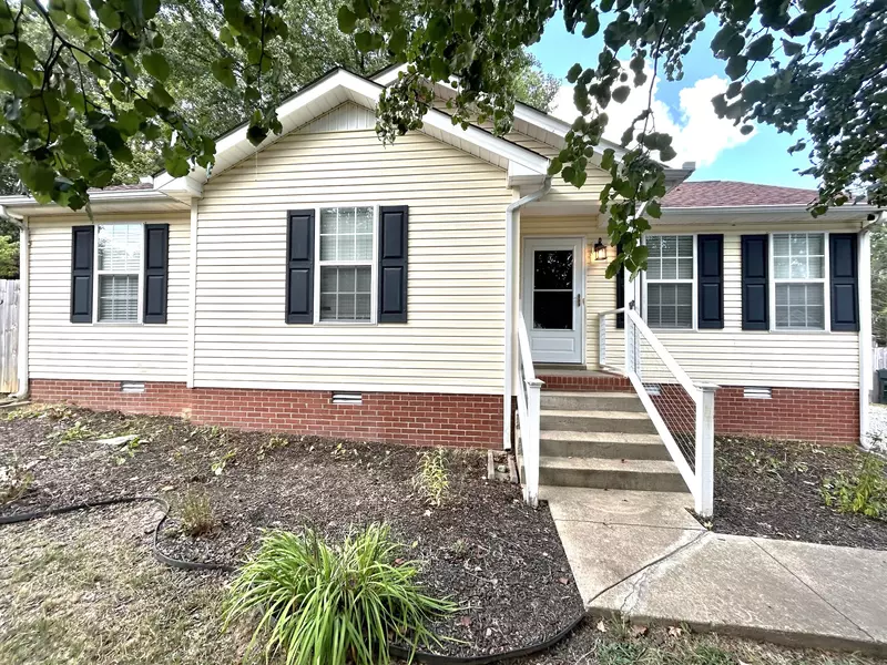 107 Acorn Dr, Dickson, TN 37055