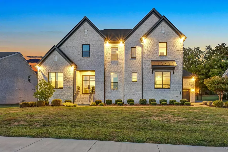 647 Concord Dr, Gallatin, TN 37066