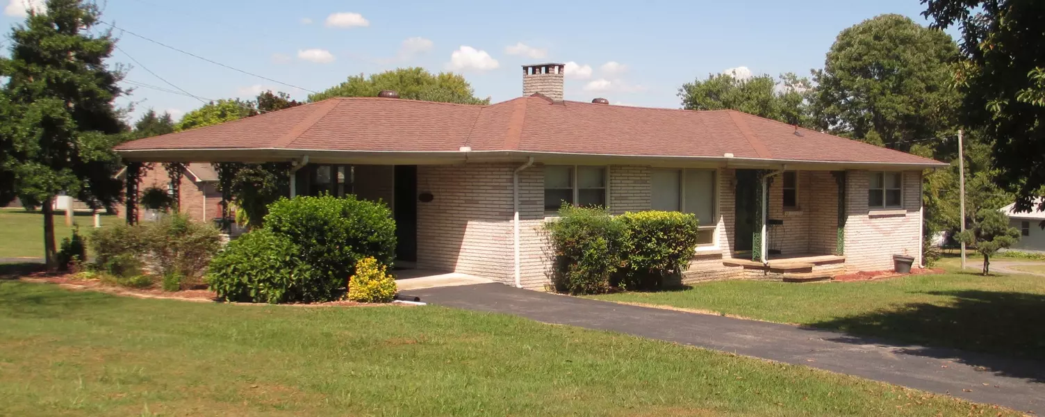 1401 Ellington Dr, Lafayette, TN 37083