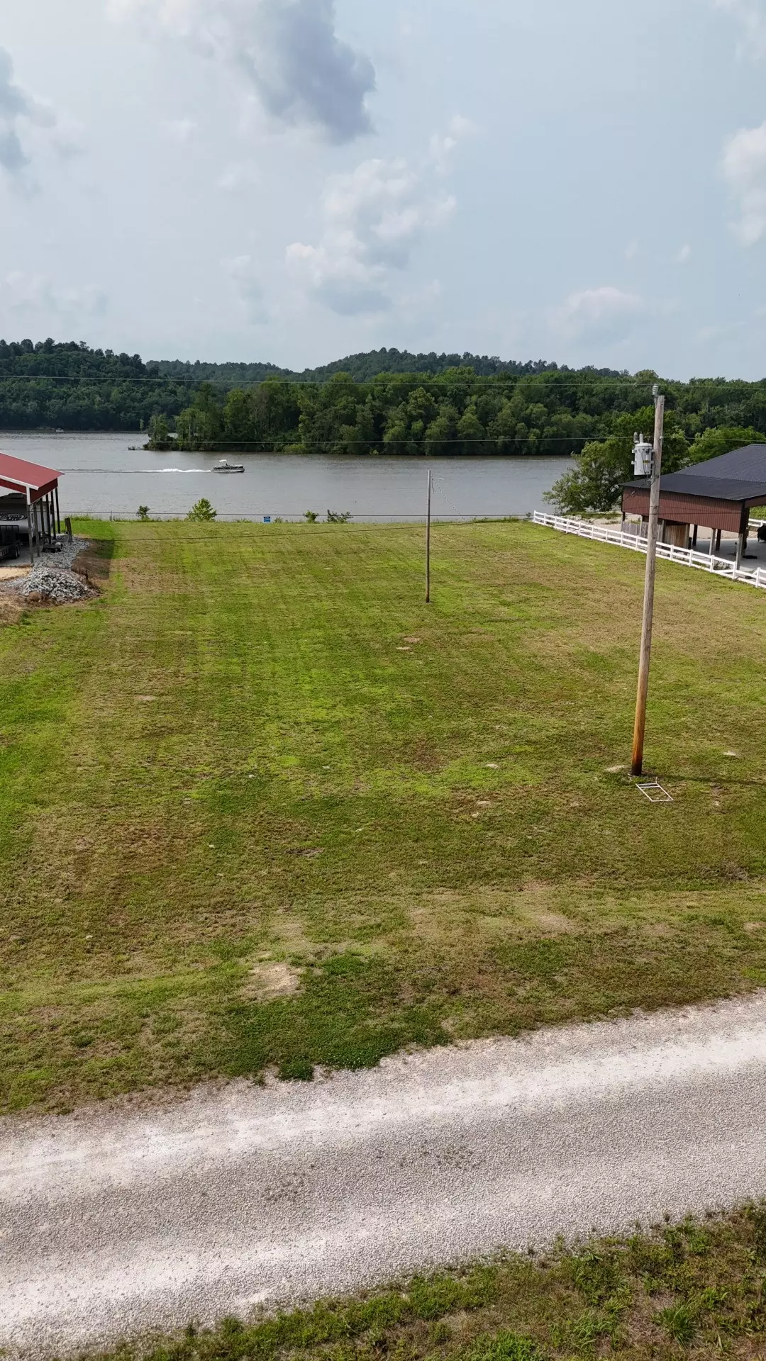 Clifton, TN 38425,2623 Hardin Bottom River Rd