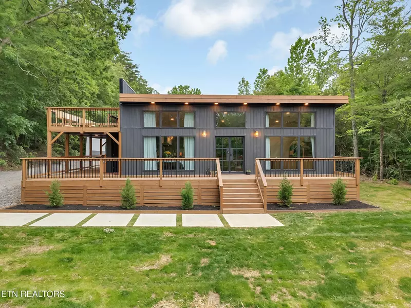 650 Barkmoor Drive, Lenoir City, TN 37771