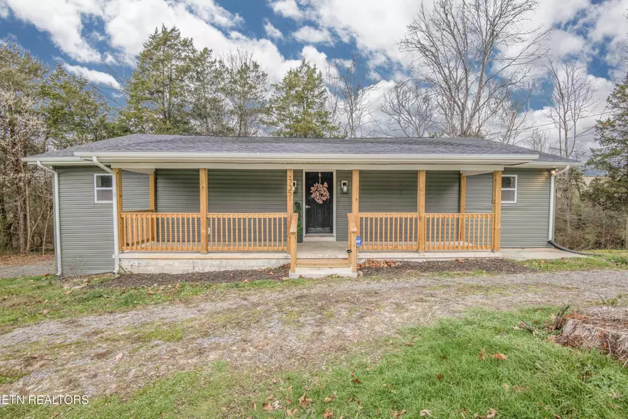 7351 W Town Creek Rd, Lenoir City, TN 37771