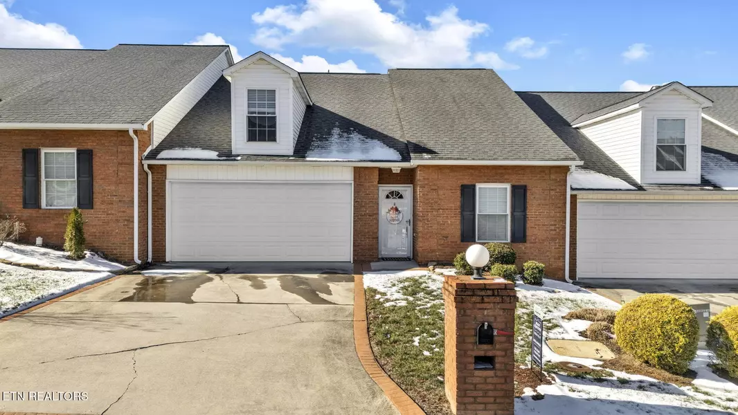 210 Red Wolf Way, Lenoir City, TN 37772