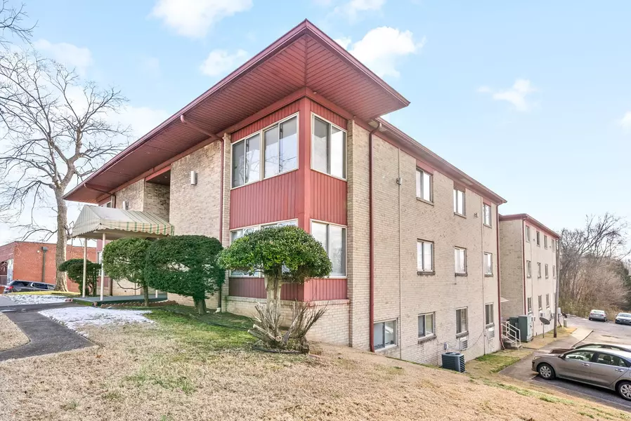 612 Madison St #27, Clarksville, TN 37040
