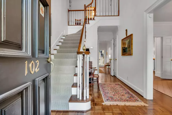 Nashville, TN 37215,102 Hanover Sq