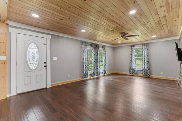 Pikeville, TN 37367,714 Alvin York Hwy