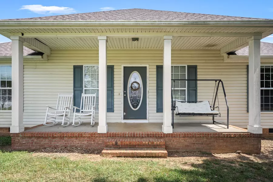 35 Ridgeline Dr, Fayetteville, TN 37334