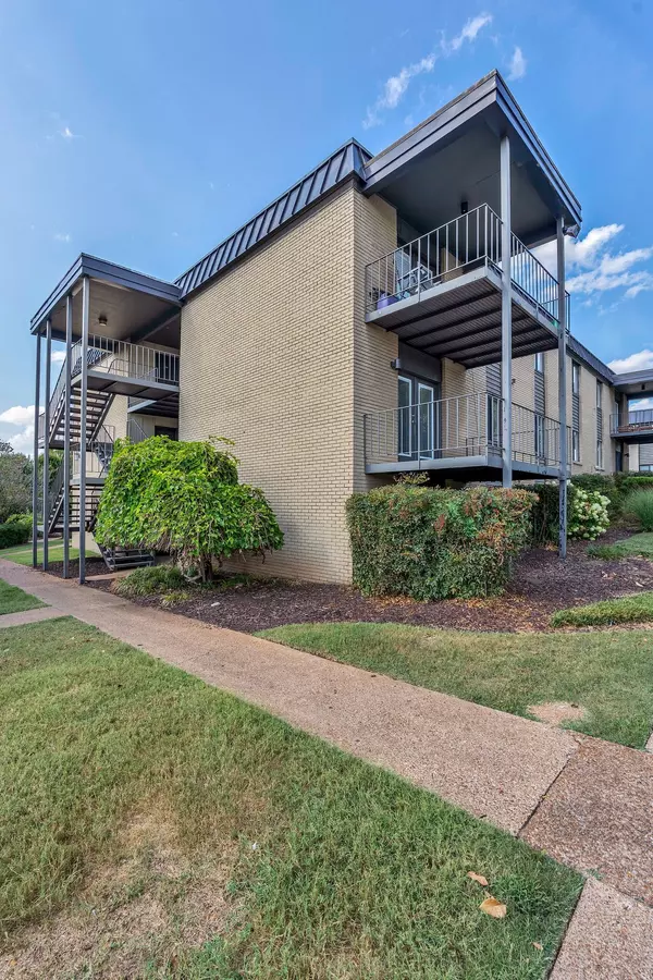 Nashville, TN 37209,6680 Charlotte Pike #E1