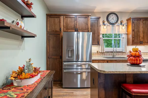 Charlotte, TN 37036,943 Big Springs Rd