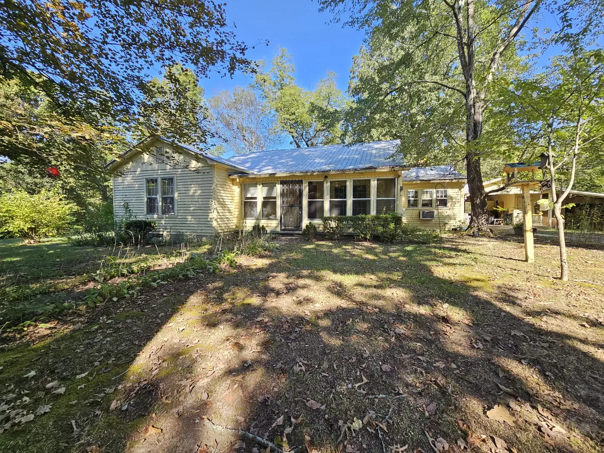Decaturville, TN 38329,702 E White Oak St