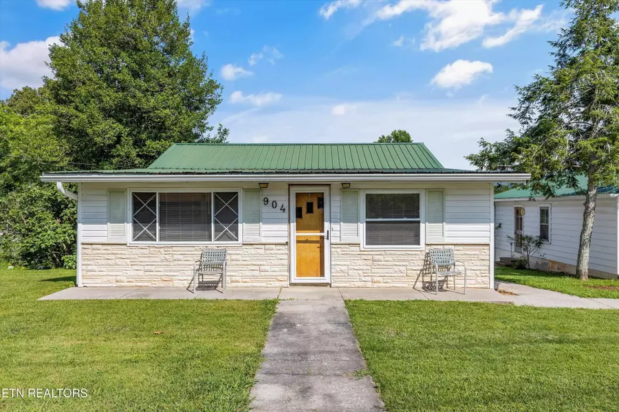 904 Ridge Rd, Maryville, TN 37803