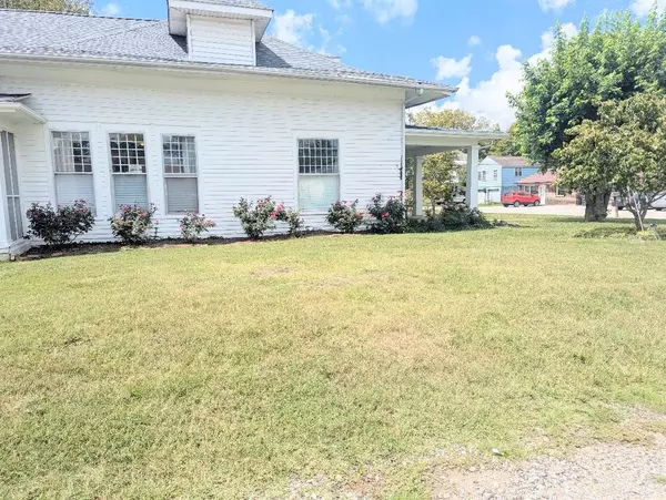 Monterey, TN 38574,106 N Oak St