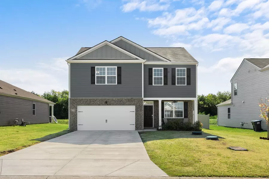 9028 Copenhagen Dr, Murfreesboro, TN 37129