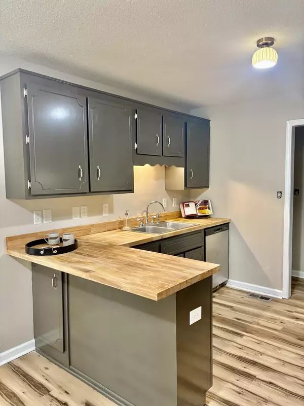 Clarksville, TN 37043,152 Shady Maple Dr