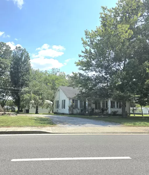 712 S Mountain St, Smithville, TN 37166