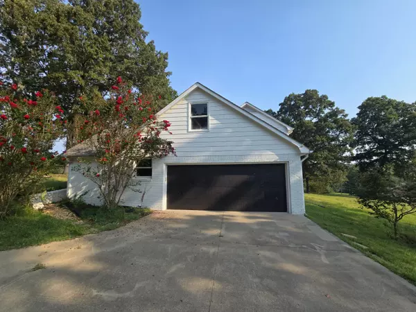 Paris, TN 38242,1102 Green Valley Dr