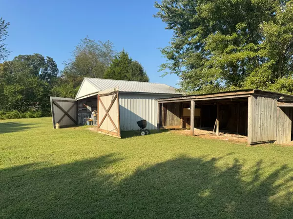 Lawrenceburg, TN 38464,14 Community Rd