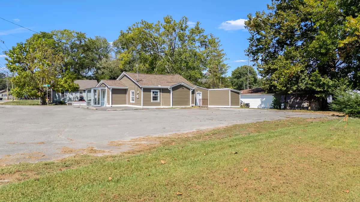 Shelbyville, TN 37160,901 E Depot St