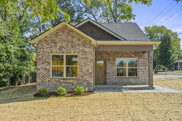 Greenbrier, TN 37073,596 E College St #E