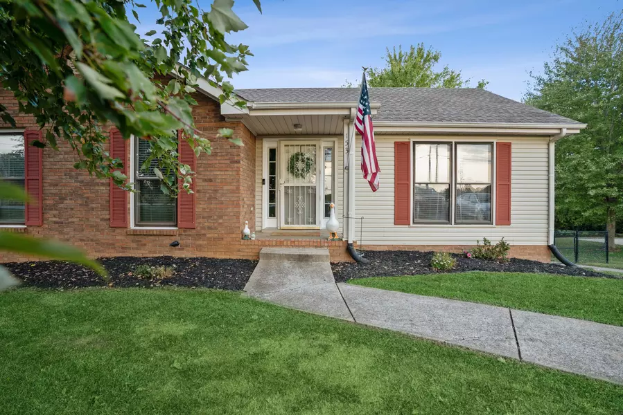 153 Old Farmers Rd, Clarksville, TN 37043