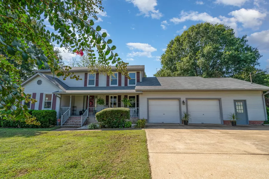 1407 Courtland Dr, Columbia, TN 38401