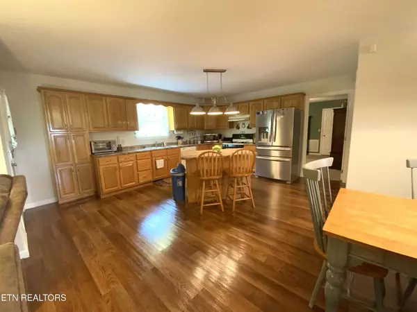 Kingston, TN 37763,1761 River Rd