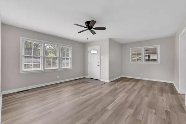 Hopkinsville, KY 42240,207 Donna Dr