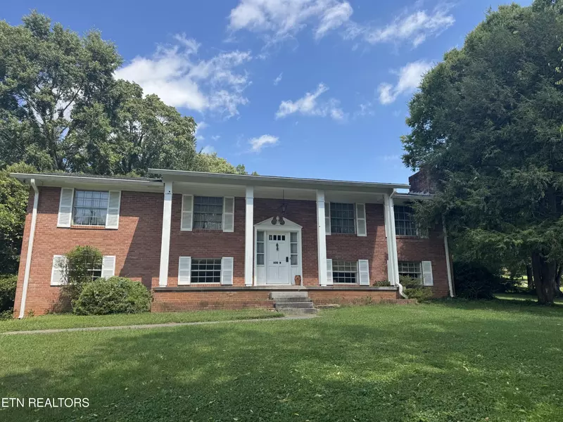 600 W Meadecrest Drive, Knoxville, TN 37923