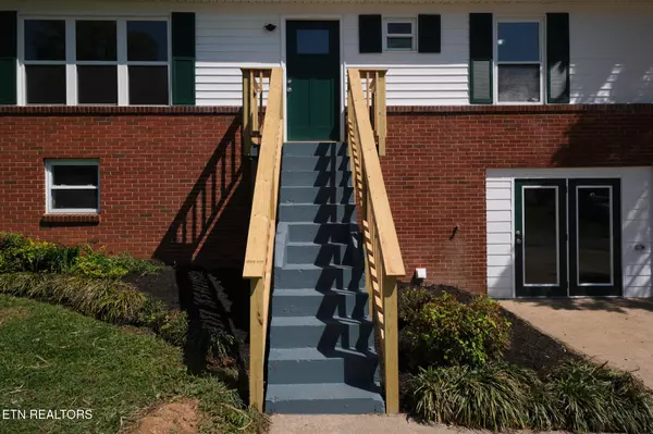 Loudon, TN 37774,26 Webster Court