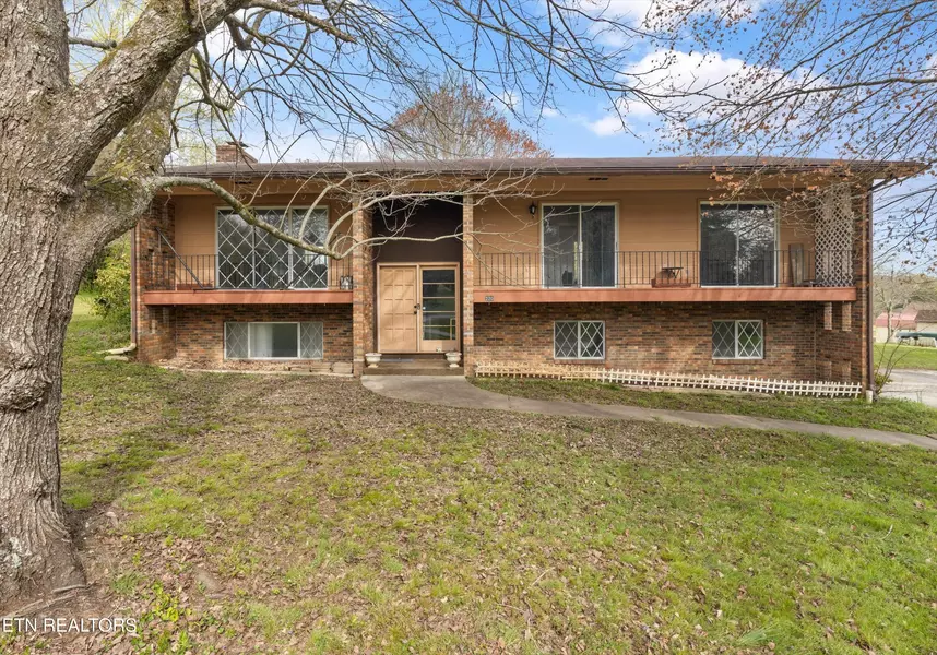 220 Elm Valley St, Clinton, TN 37716