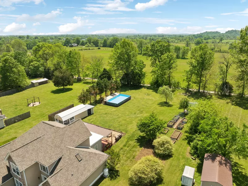 1427 Oak Leaf Drive, Columbia, TN 38401