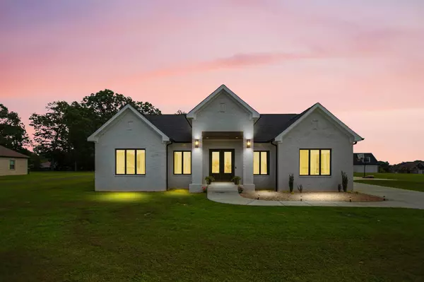1 Ivy Dr, Fayetteville, TN 37334