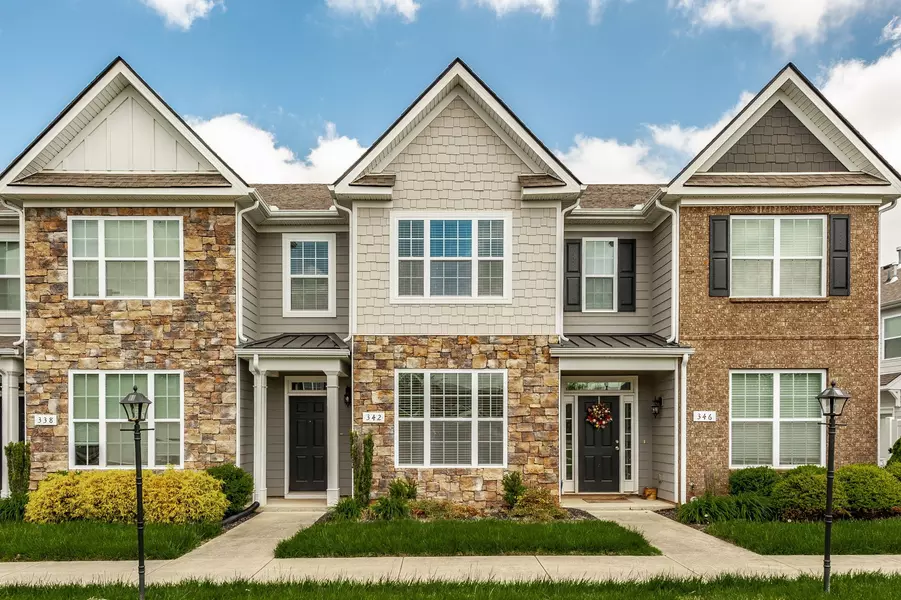 342 Manor Row, Pleasant View, TN 37146