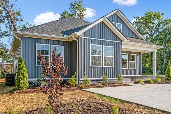 Gallatin, TN 37066,214 Ross Ave #120