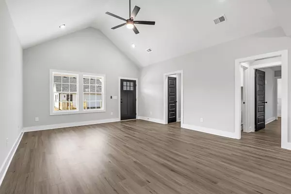 Gallatin, TN 37066,214 Ross Ave #120