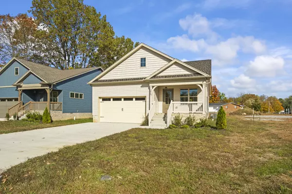 2567 Old Greenbrier Pike, Greenbrier, TN 37073