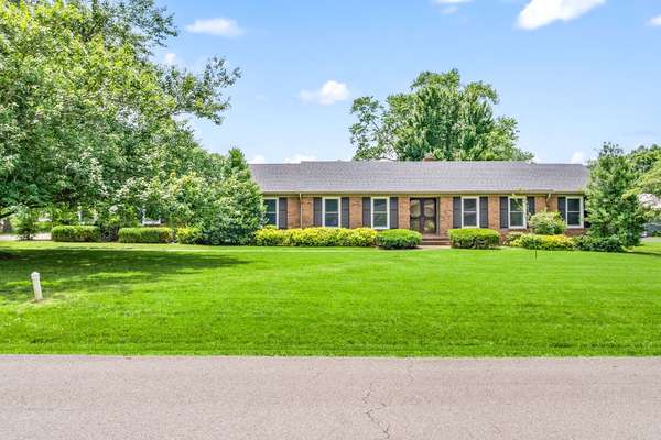 107 N Sunset Cir, Hopkinsville, KY 42240