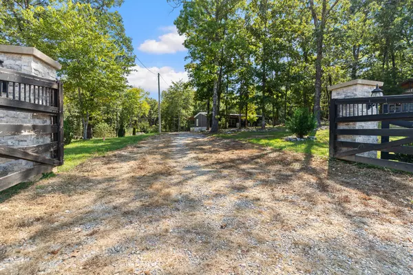 Mc Ewen, TN 37101,3844 Humphreys County Line Rd