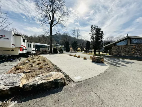 98 Highway 73, Townsend, TN 37882