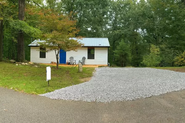 318 Woodland Dr, Mammoth Cave, KY 42259