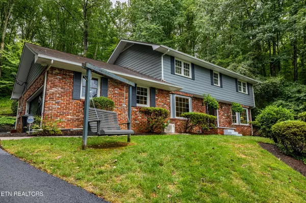 1126 W Outer Drive, Oak Ridge, TN 37830