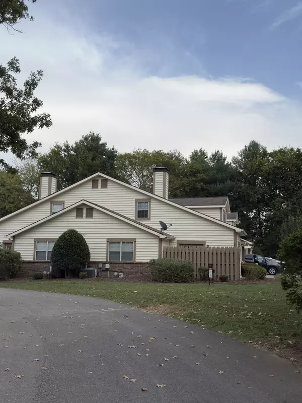 Columbia, TN 38401,5005 Camelot Dr #C