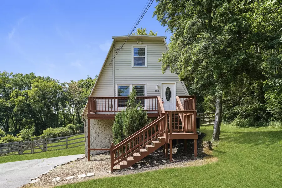 325 Hickory Dr, Old Hickory, TN 37138