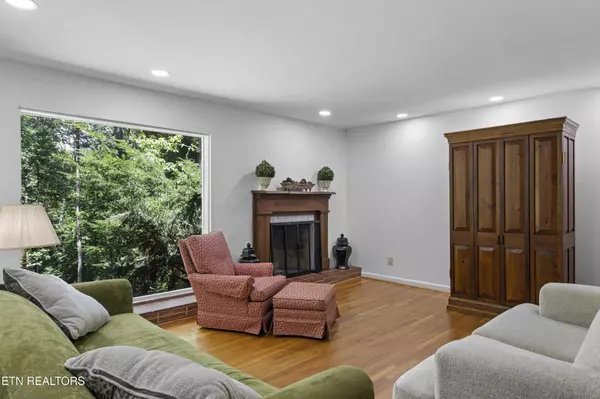 Oak Ridge, TN 37830,790 W Outer Drive