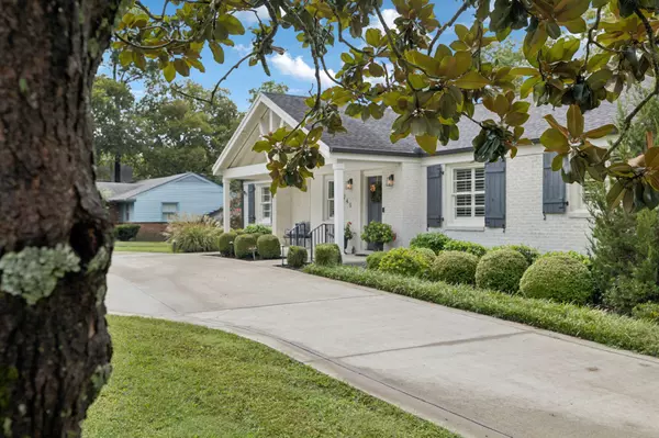 745 Vosswood Dr, Nashville, TN 37205