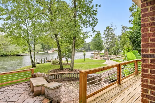 8537 Cherokee Trl, Crossville, TN 38572