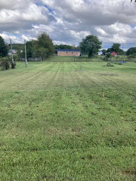 186 N G St, Hillsboro, TN 37342