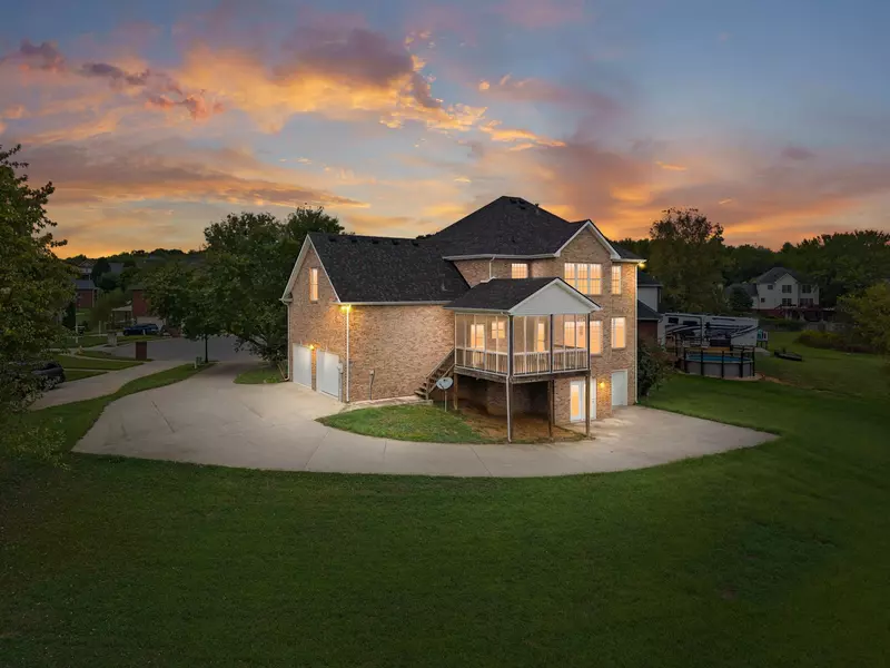 1013 Fox Hollow Pl, Adams, TN 37010