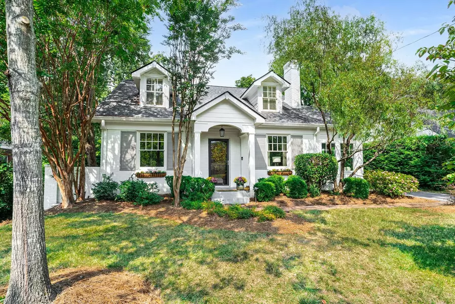 1700 Green Hills Dr, Nashville, TN 37215